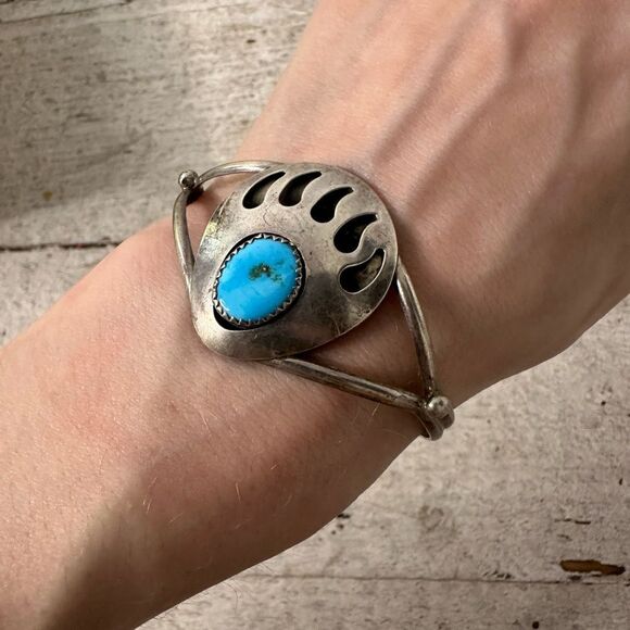 Vintage Native American Navajo Turquoise Bear Claw Sterling Silver Cuff Bracelet - Picture 1 of 7
